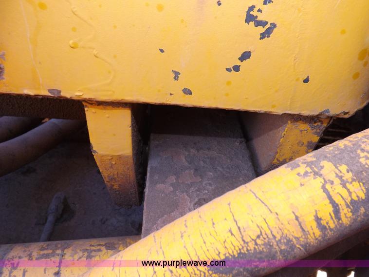 image for item I9211 1971 John Deere 860 elevating scraper