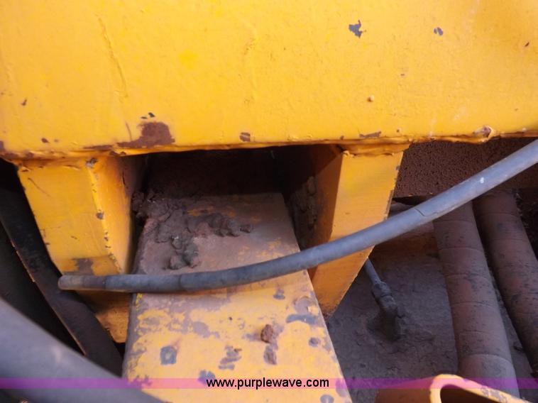 image for item I9211 1971 John Deere 860 elevating scraper