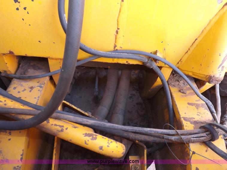 image for item I9211 1971 John Deere 860 elevating scraper