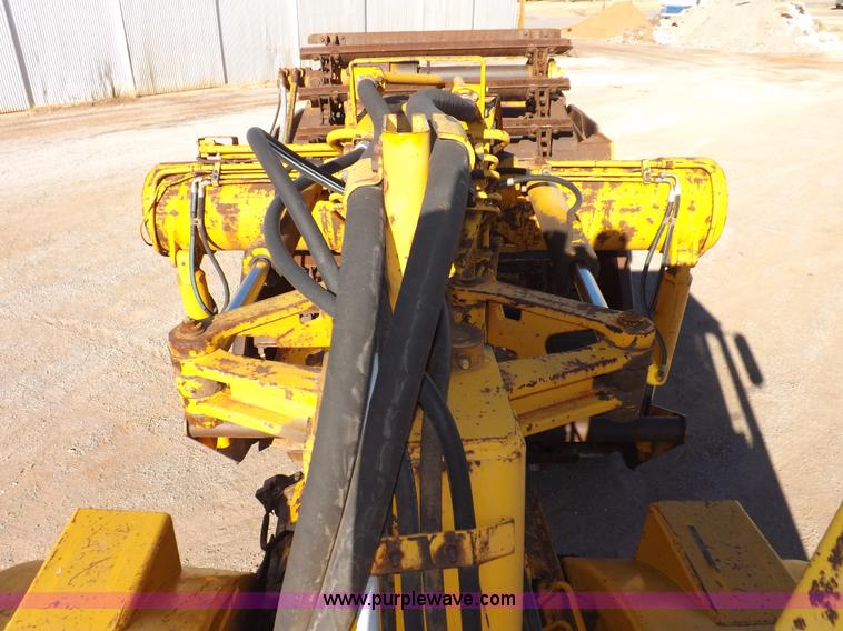 image for item I9211 1971 John Deere 860 elevating scraper