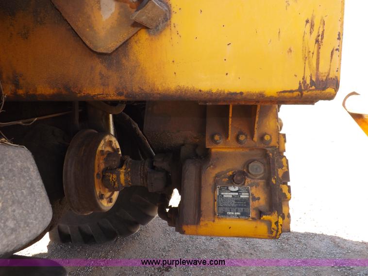 image for item I9211 1971 John Deere 860 elevating scraper