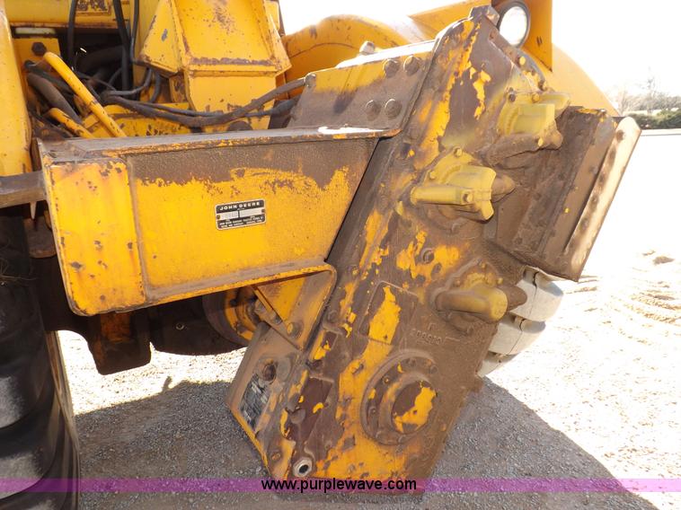 image for item I9211 1971 John Deere 860 elevating scraper