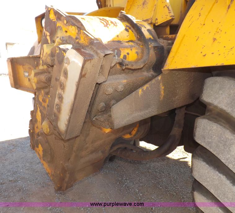 image for item I9211 1971 John Deere 860 elevating scraper