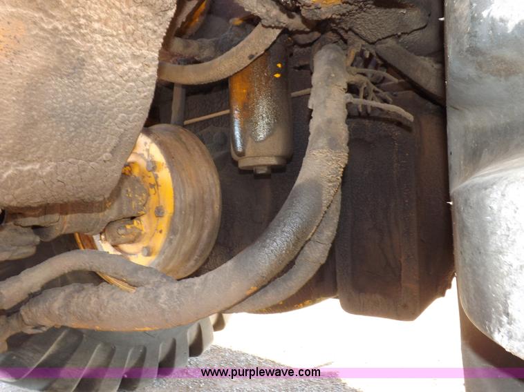 image for item I9211 1971 John Deere 860 elevating scraper