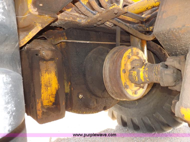 image for item I9211 1971 John Deere 860 elevating scraper