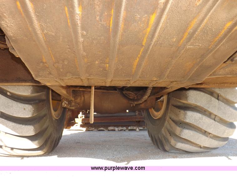 image for item I9211 1971 John Deere 860 elevating scraper