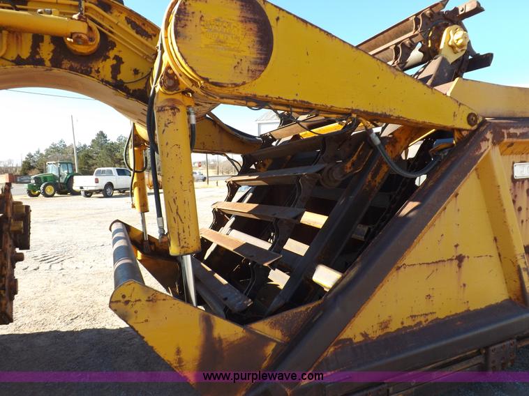 image for item I9211 1971 John Deere 860 elevating scraper