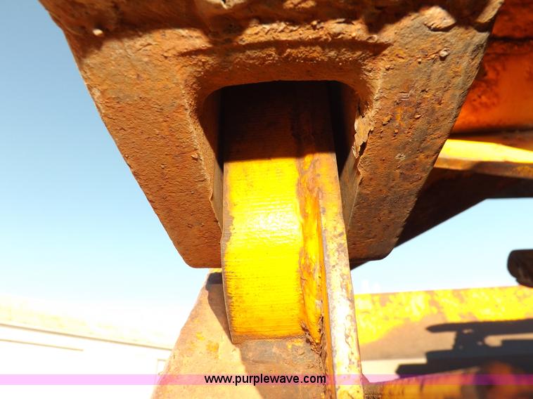 image for item I9211 1971 John Deere 860 elevating scraper