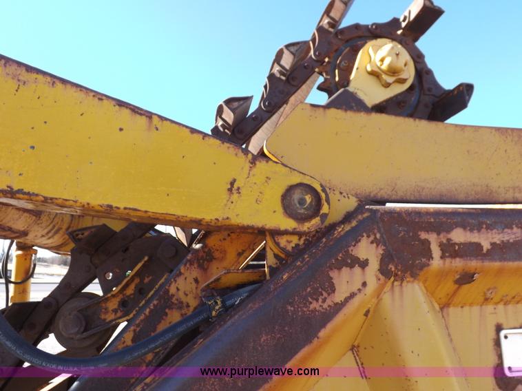 image for item I9211 1971 John Deere 860 elevating scraper