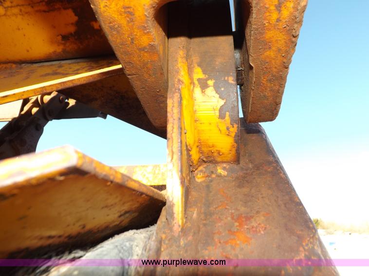 image for item I9211 1971 John Deere 860 elevating scraper