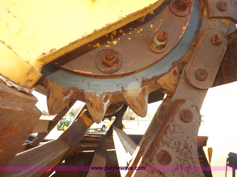 image for item I9211 1971 John Deere 860 elevating scraper