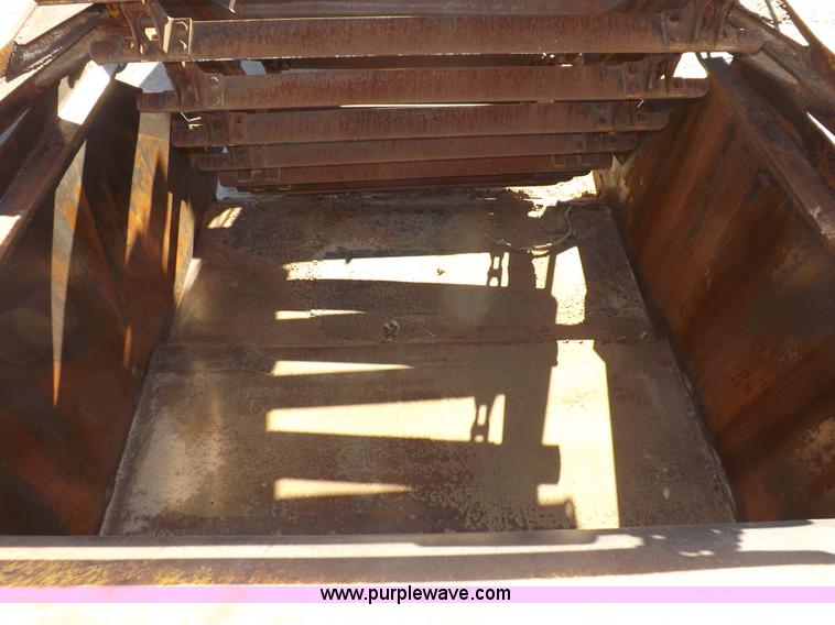 image for item I9211 1971 John Deere 860 elevating scraper