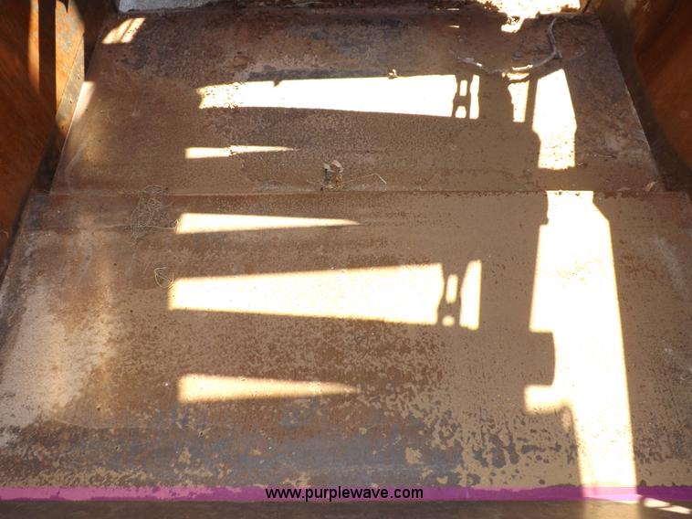 image for item I9211 1971 John Deere 860 elevating scraper