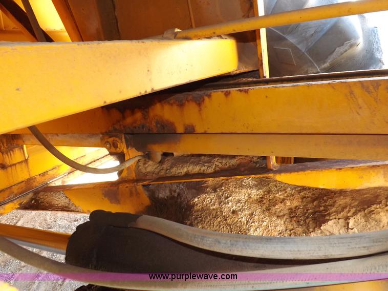 image for item I9211 1971 John Deere 860 elevating scraper