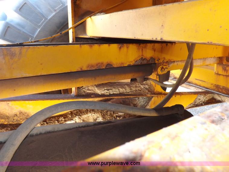 image for item I9211 1971 John Deere 860 elevating scraper