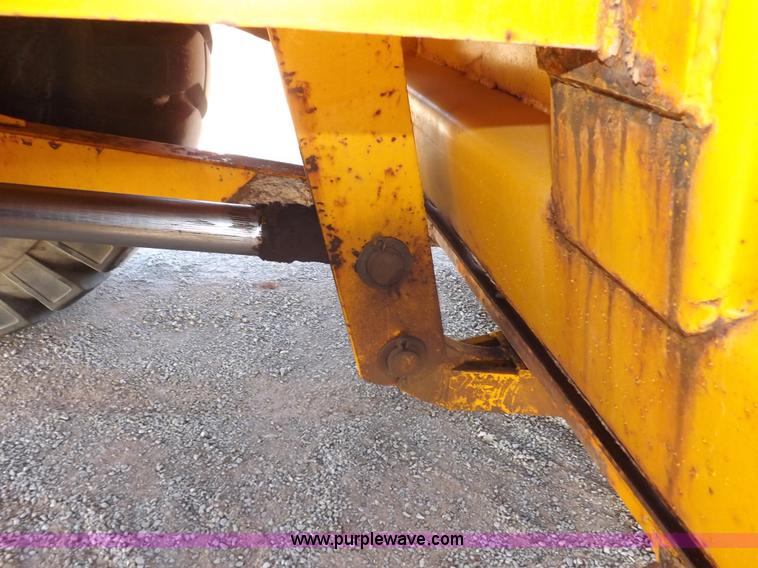 image for item I9211 1971 John Deere 860 elevating scraper