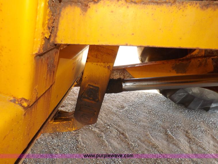 image for item I9211 1971 John Deere 860 elevating scraper