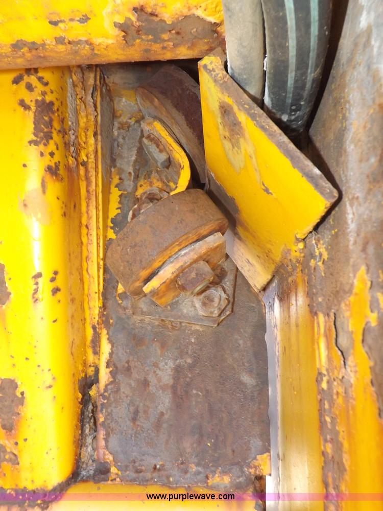 image for item I9211 1971 John Deere 860 elevating scraper