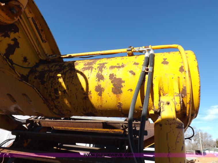 image for item I9211 1971 John Deere 860 elevating scraper