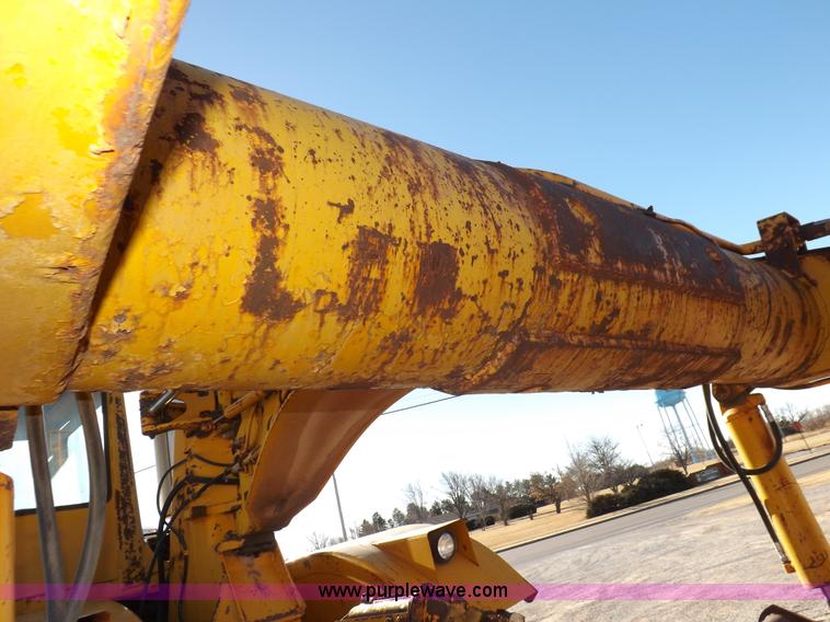 image for item I9211 1971 John Deere 860 elevating scraper