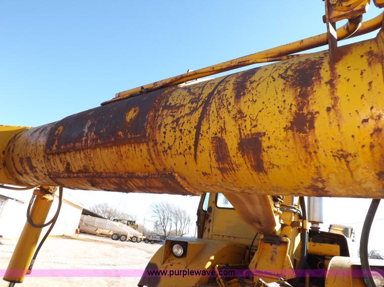 image for item I9211 1971 John Deere 860 elevating scraper