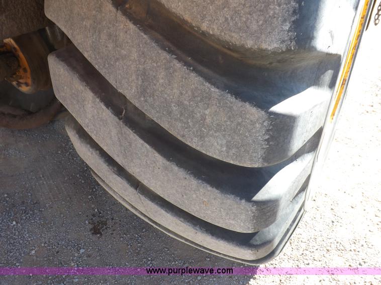 image for item I9211 1971 John Deere 860 elevating scraper