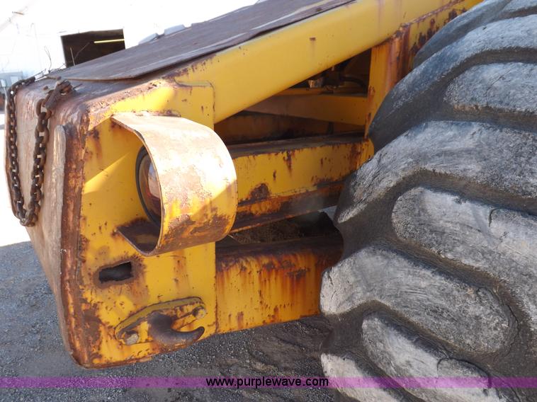 image for item I9211 1971 John Deere 860 elevating scraper