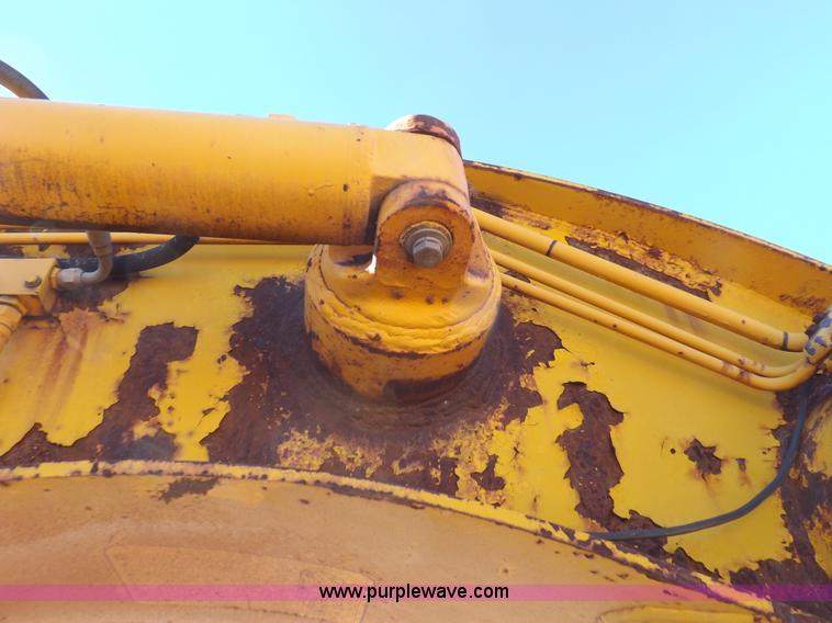 image for item I9211 1971 John Deere 860 elevating scraper