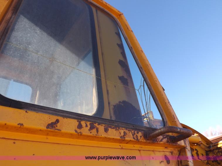 image for item I9211 1971 John Deere 860 elevating scraper