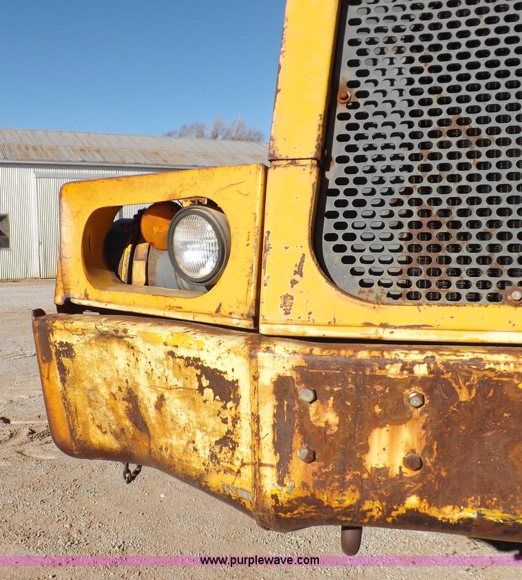 image for item I9211 1971 John Deere 860 elevating scraper