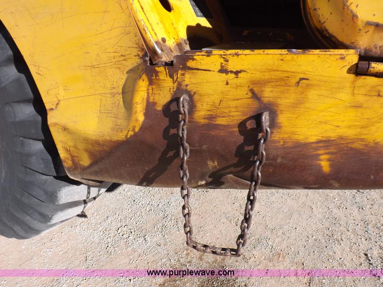 image for item I9211 1971 John Deere 860 elevating scraper