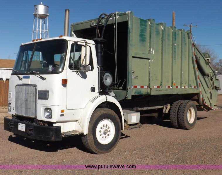 image for item I9217 1992 Volvo WX64 trash truck