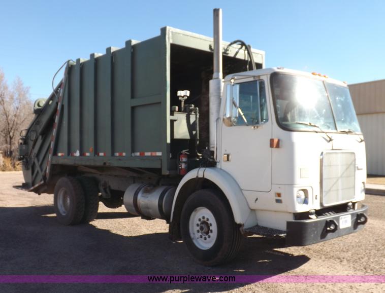 image for item I9217 1992 Volvo WX64 trash truck