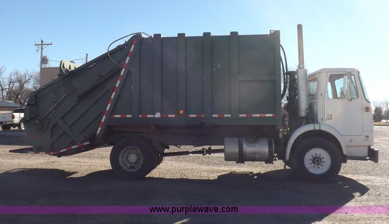 image for item I9217 1992 Volvo WX64 trash truck