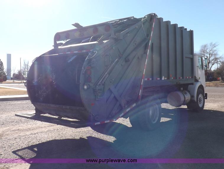 image for item I9217 1992 Volvo WX64 trash truck