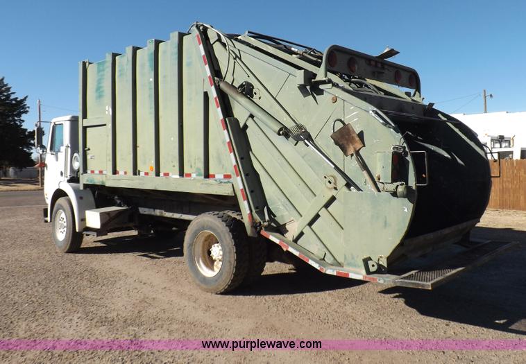 image for item I9217 1992 Volvo WX64 trash truck