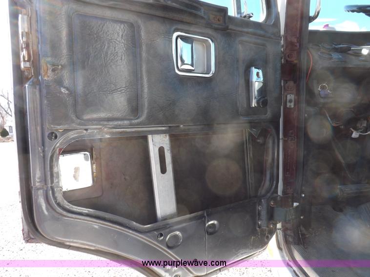 image for item I9217 1992 Volvo WX64 trash truck