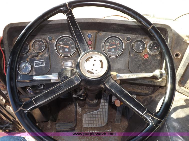 image for item I9217 1992 Volvo WX64 trash truck