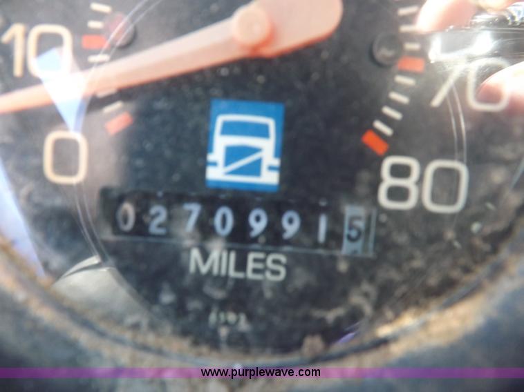 image for item I9217 1992 Volvo WX64 trash truck