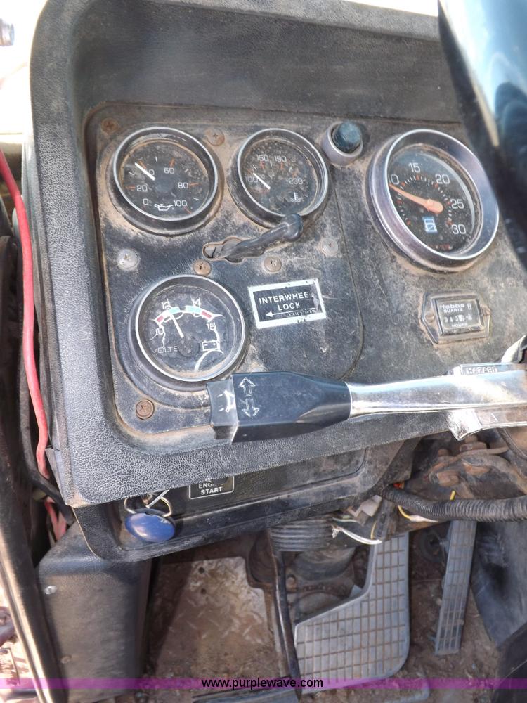 image for item I9217 1992 Volvo WX64 trash truck