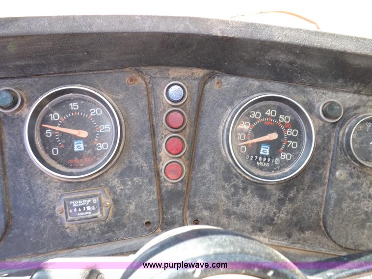 image for item I9217 1992 Volvo WX64 trash truck