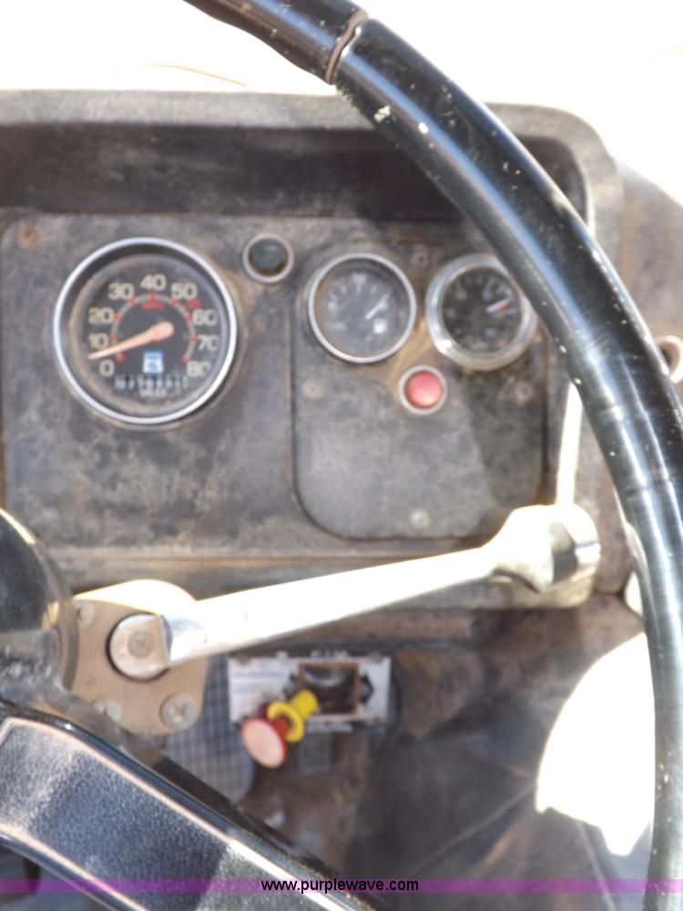 image for item I9217 1992 Volvo WX64 trash truck