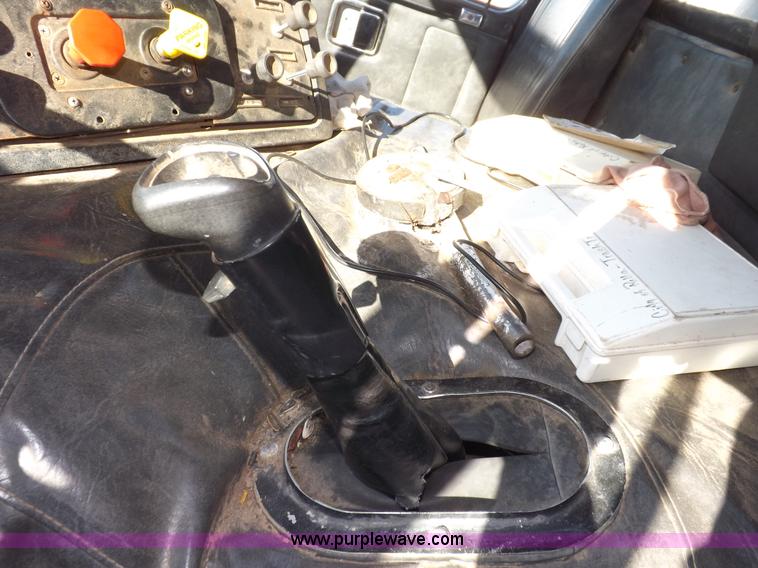 image for item I9217 1992 Volvo WX64 trash truck