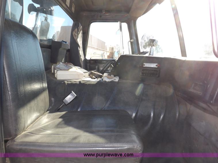 image for item I9217 1992 Volvo WX64 trash truck