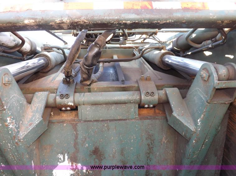 image for item I9217 1992 Volvo WX64 trash truck