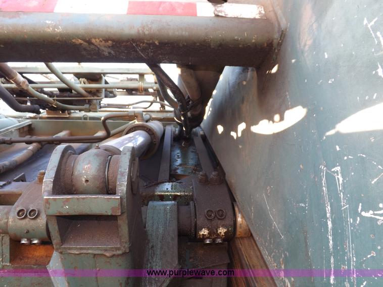 image for item I9217 1992 Volvo WX64 trash truck