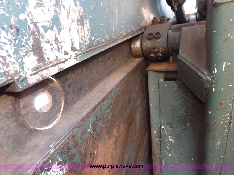 image for item I9217 1992 Volvo WX64 trash truck