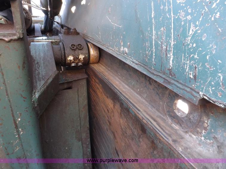 image for item I9217 1992 Volvo WX64 trash truck