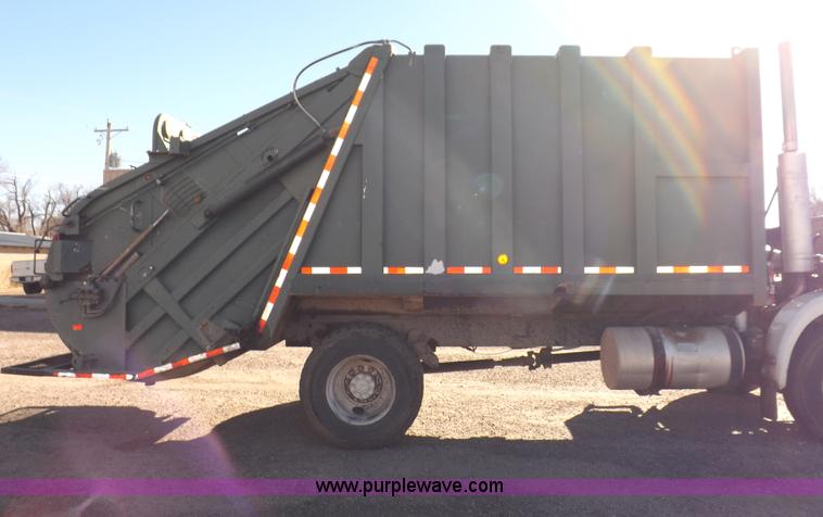 image for item I9217 1992 Volvo WX64 trash truck