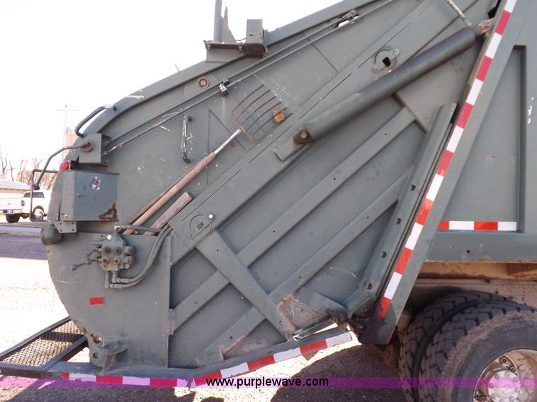 image for item I9217 1992 Volvo WX64 trash truck